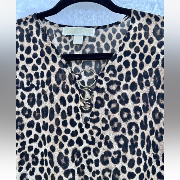 💫 NWOT MICHAEL Michael Kors cheetah print poncho top-S - Picture 2 of 4